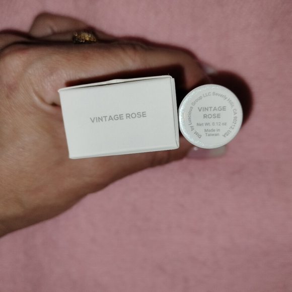 True + Luscious Lipstick - Picture 3 of 3